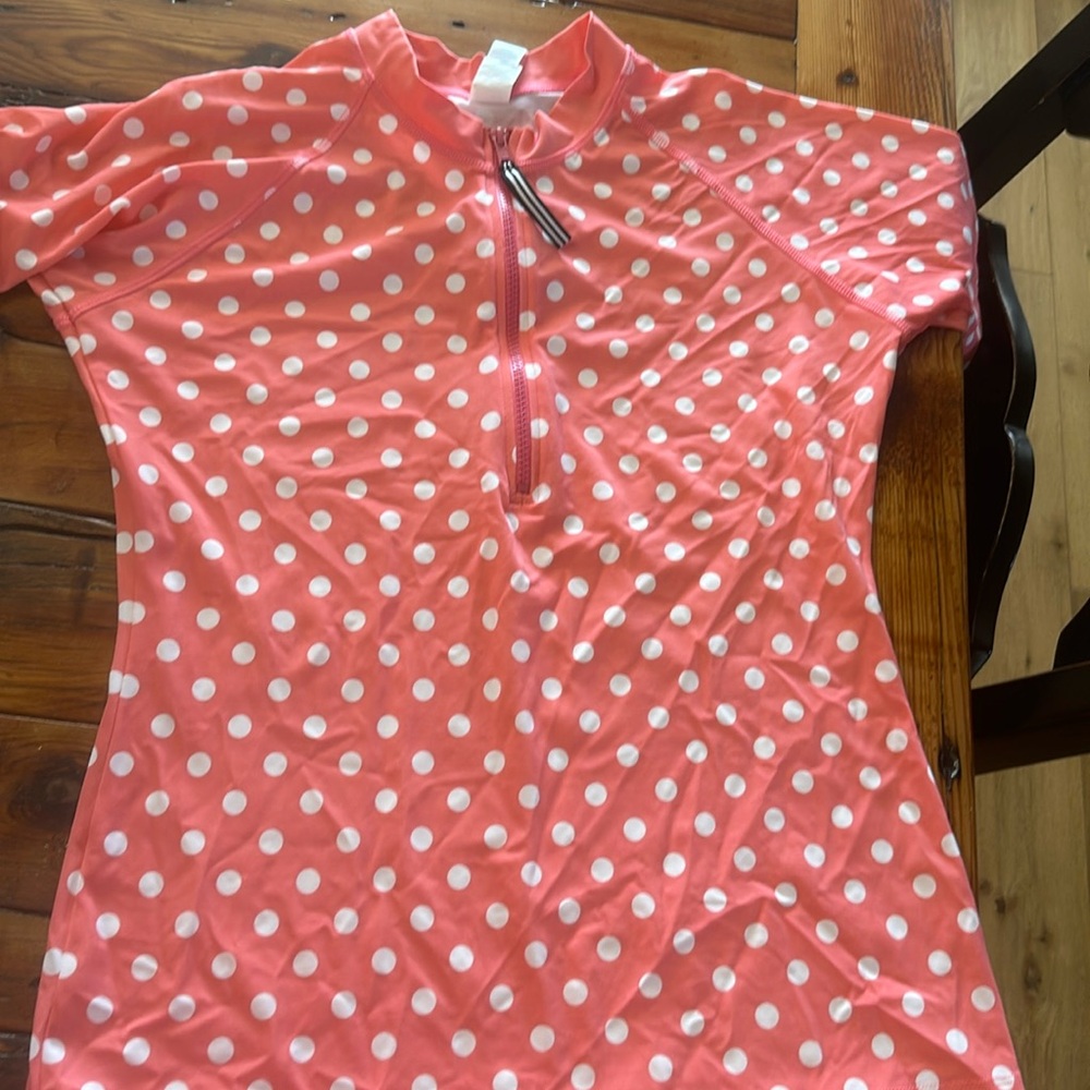 Short sleeve rashguard with zip